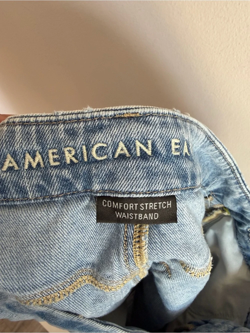 American Eagle Curvy Mom Shorts Light Wash Distressed Denim Size 6